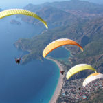 paraglajding sunčano more